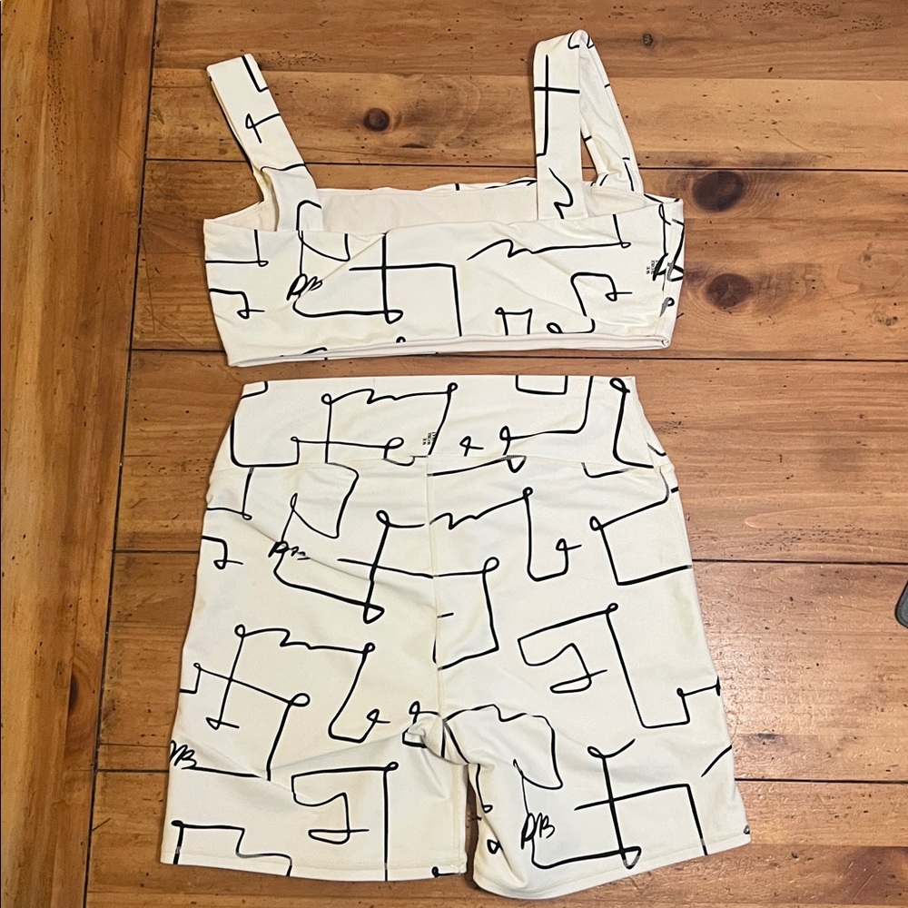 WeWoreWhat Sports bra and biker short XL - Picture 3 of 16